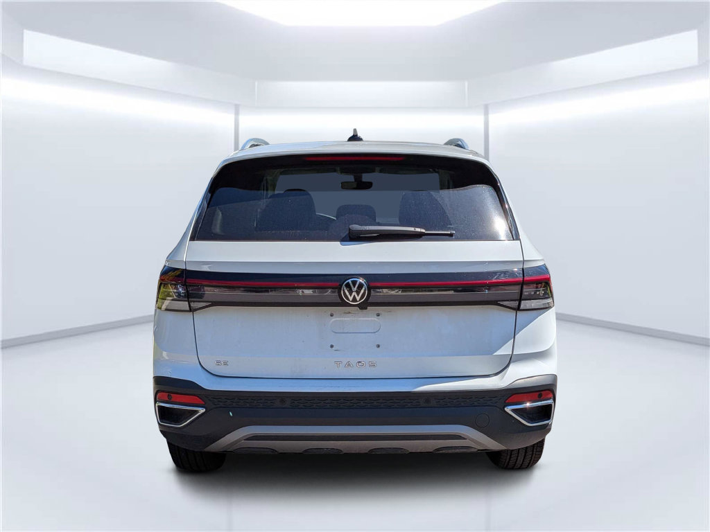 Used 2025 Volkswagen Taos SE FWD image 4