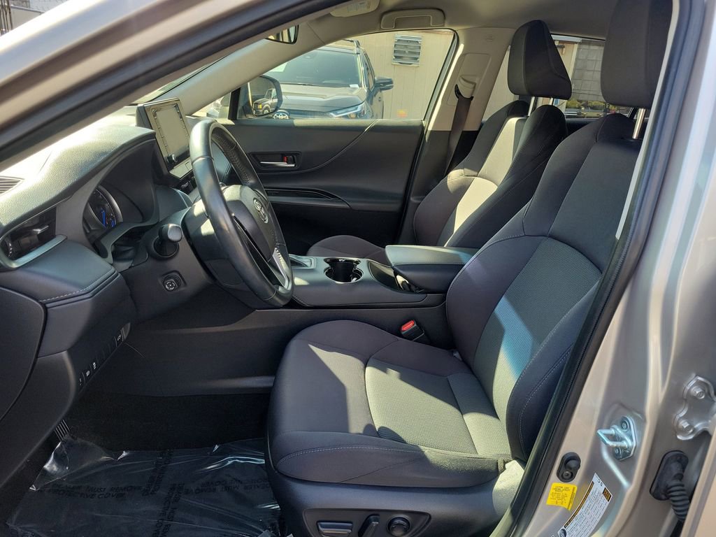 Used 2021 Toyota Venza LE image 19