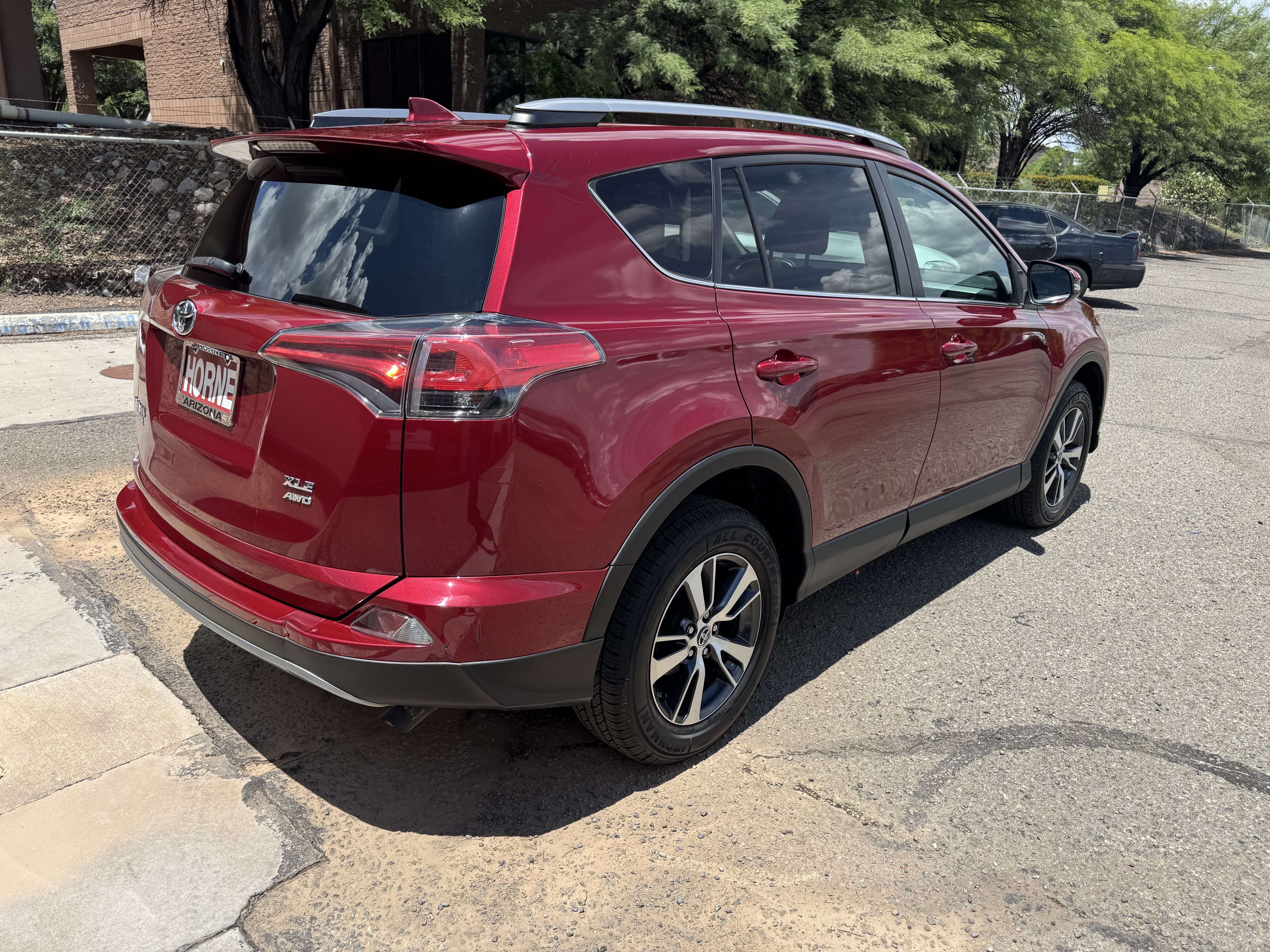 Used 2018 Toyota RAV4 XLE AWD/4WD image 7