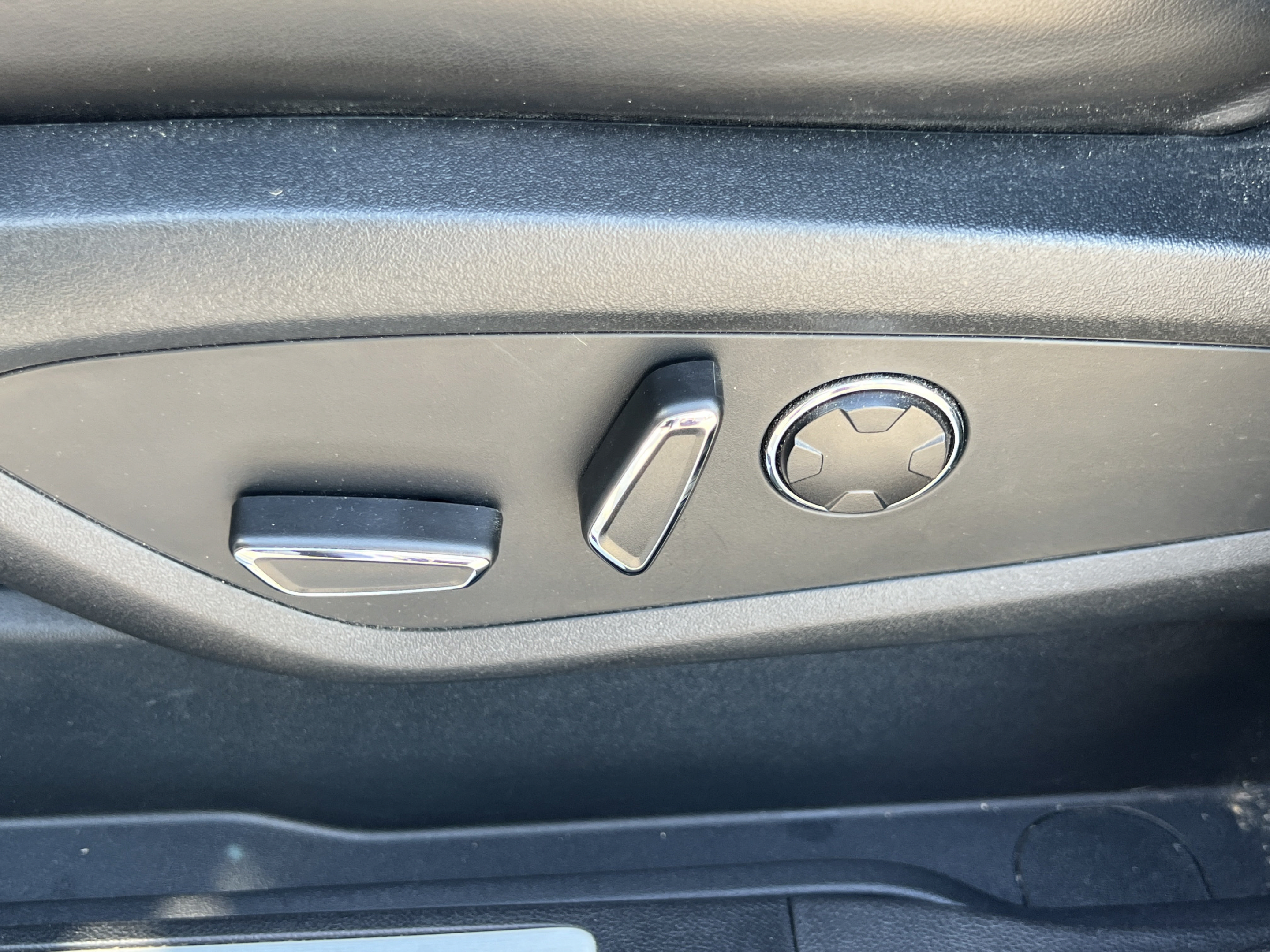 Used 2019 Lincoln MKC Reserve w/ MKC Climate Package FWD image 10