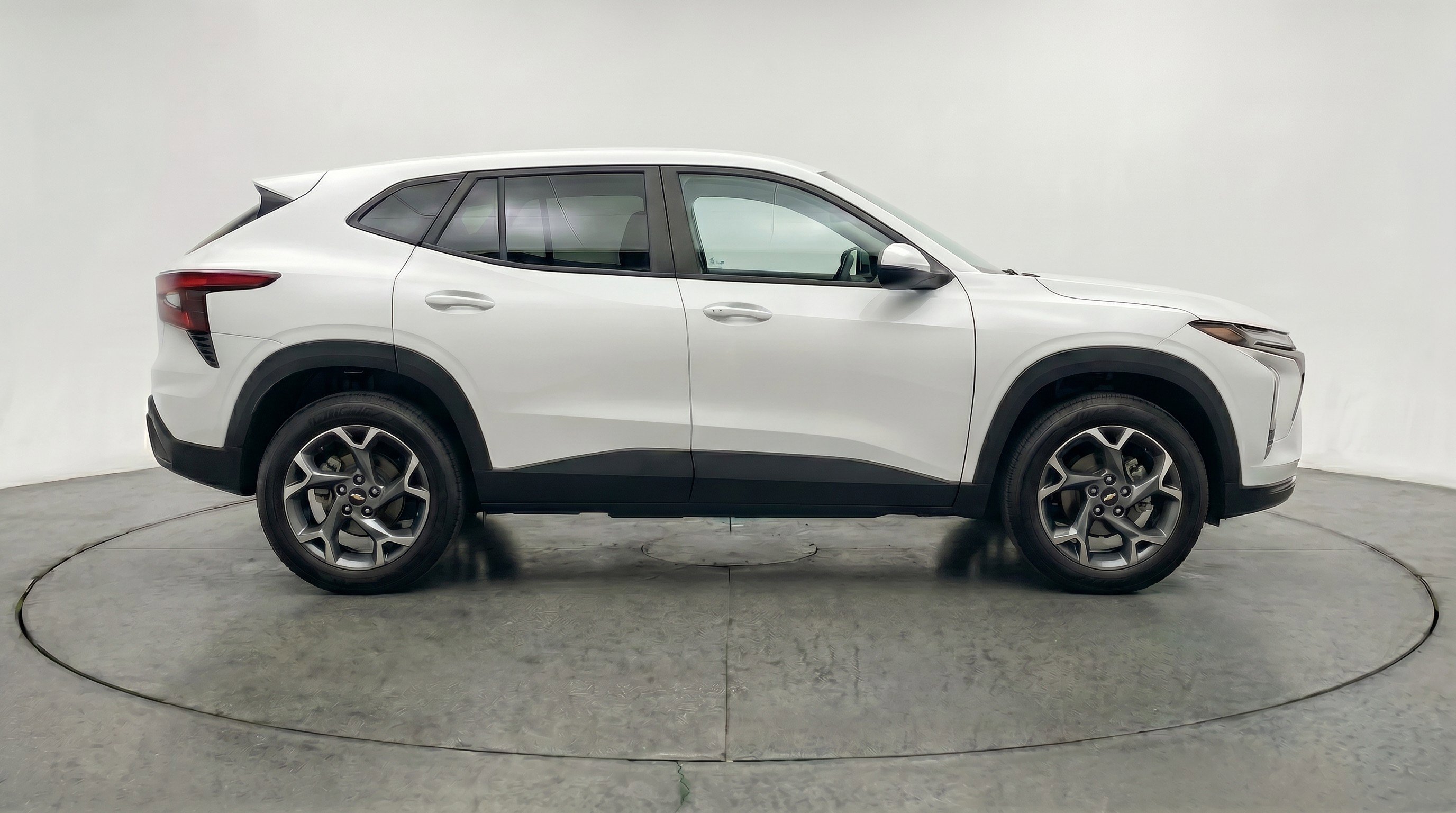 Used 2025 Chevrolet Trax LT w/ LT Convenience Package FWD image 11