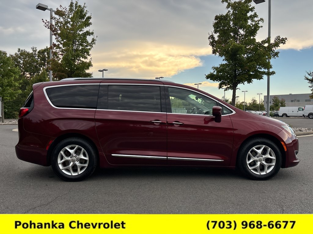 Used 2018 Chrysler Pacifica Touring-L w/ Tire & Wheel Group FWD image 8