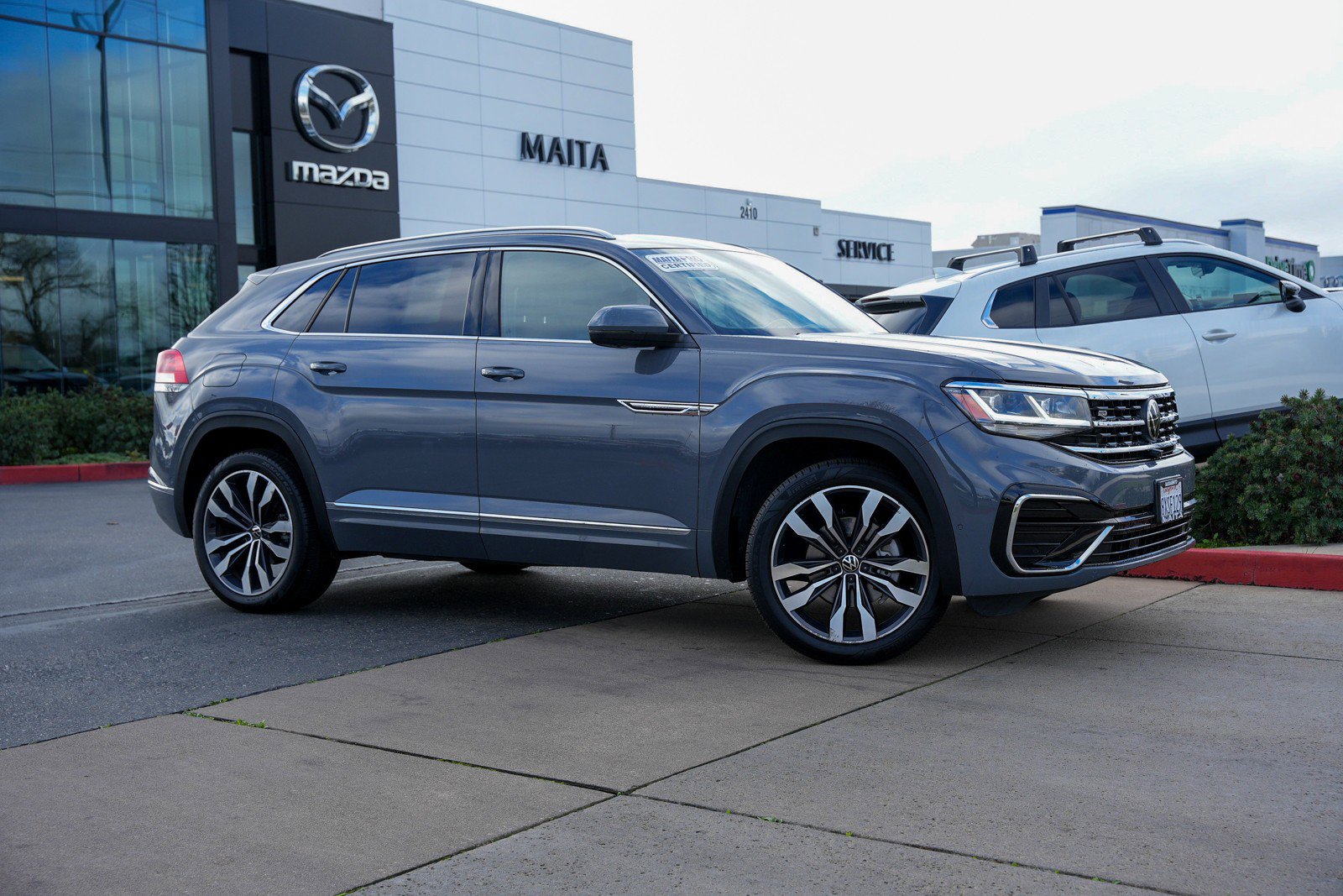 Used 2021 Volkswagen Atlas Cross Sport SEL Premium image 2