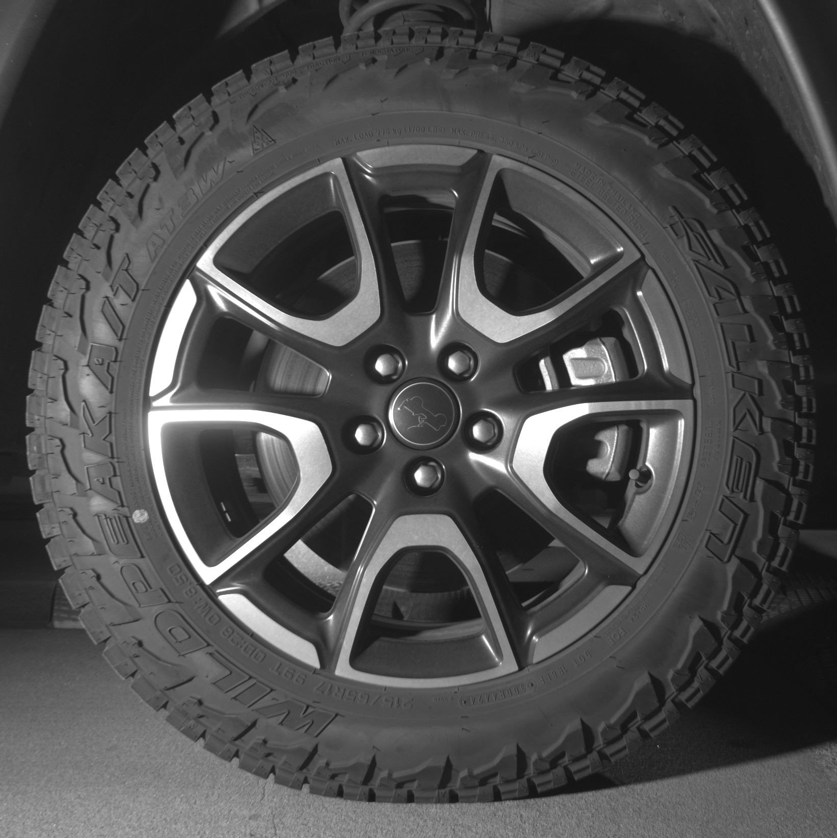 Used 2025 Jeep Compass Trailhawk AWD/4WD image 13