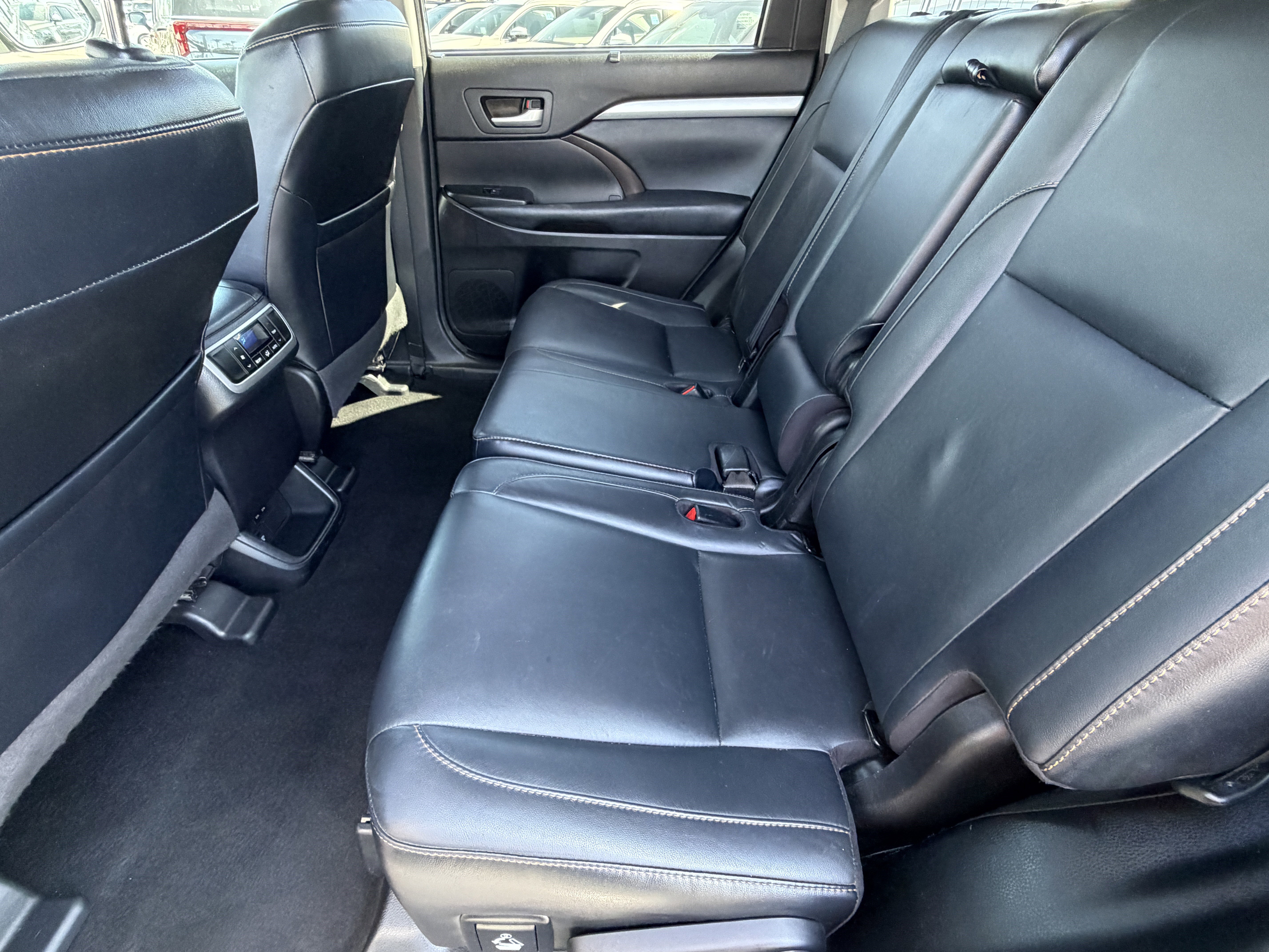 Used 2018 Toyota Highlander XLE FWD image 28