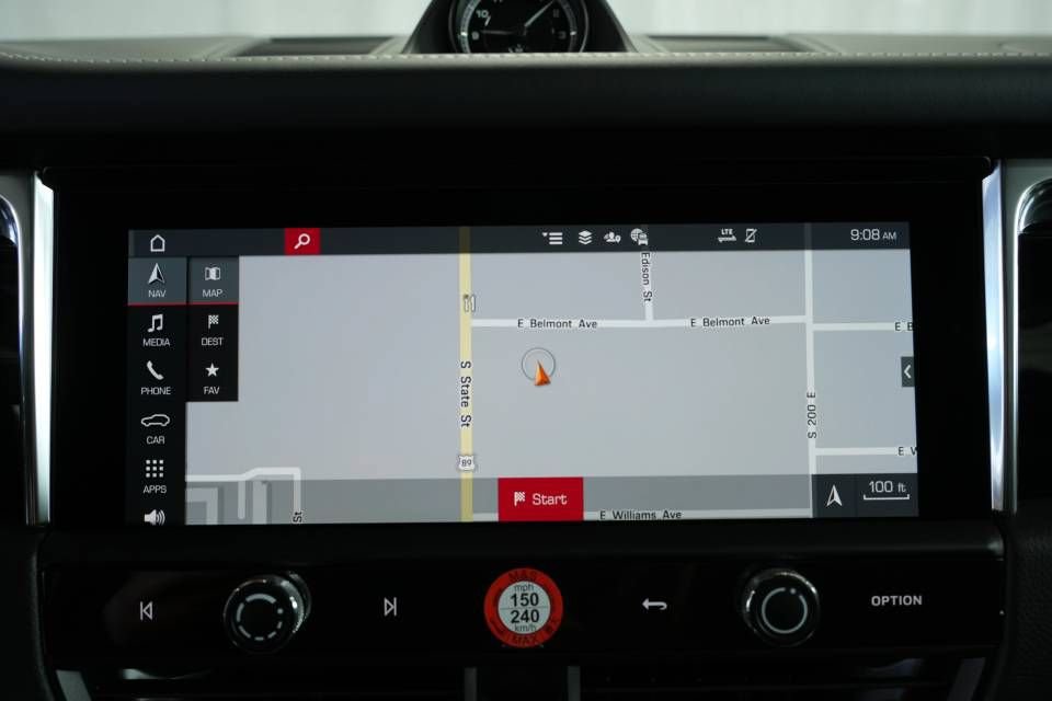 Certified 2025 Porsche Macan AWD/4WD image 20