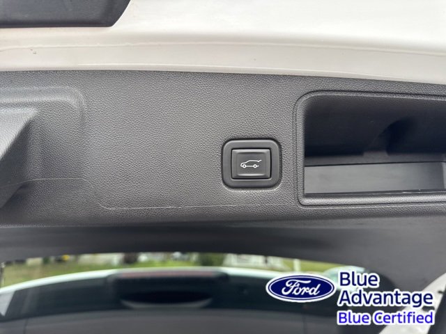 Used 2023 GMC Terrain SLT image 39