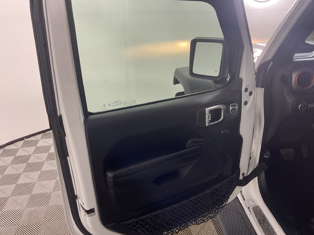 Used 2021 Jeep Gladiator Mojave AWD/4WD image 11