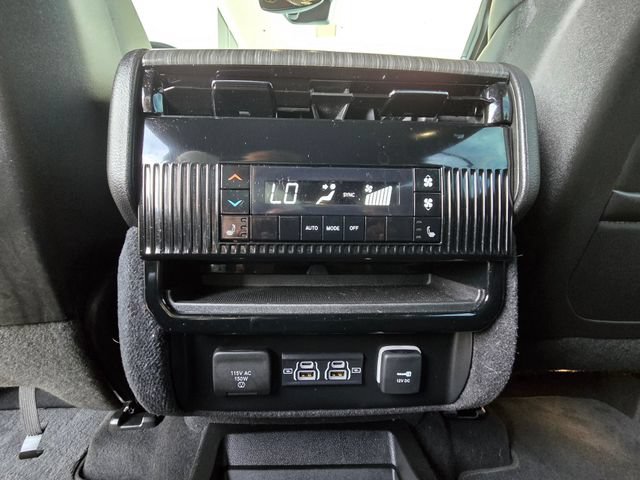 Certified 2023 Jeep Wagoneer Series III w/ Preferred Equipment Group AWD/4WD image 29