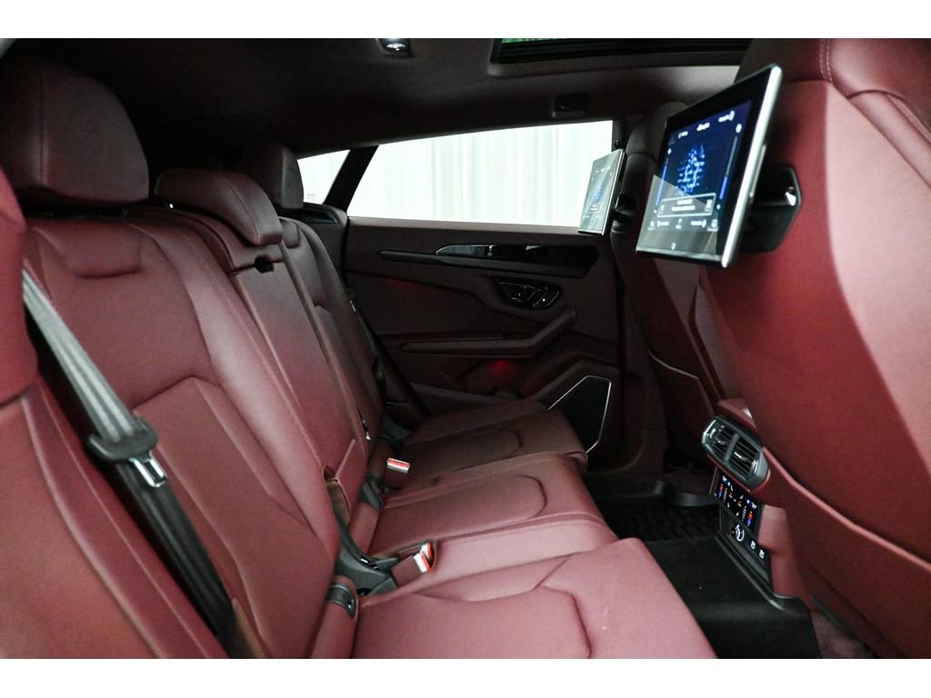 Used 2025 Lamborghini Urus SE image 28