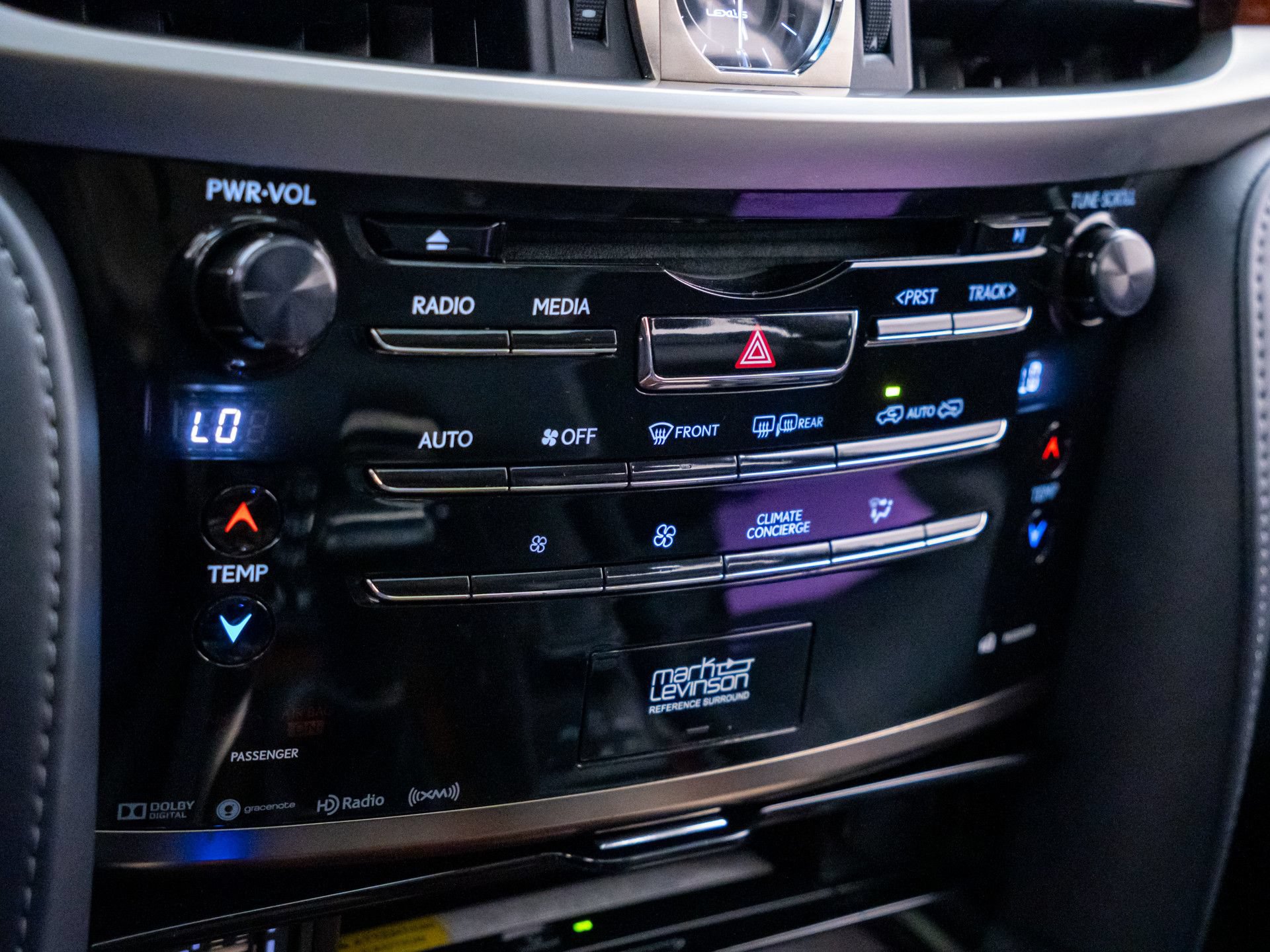 Used 2020 Lexus LX 570 4WD w/ Luxury Package image 29
