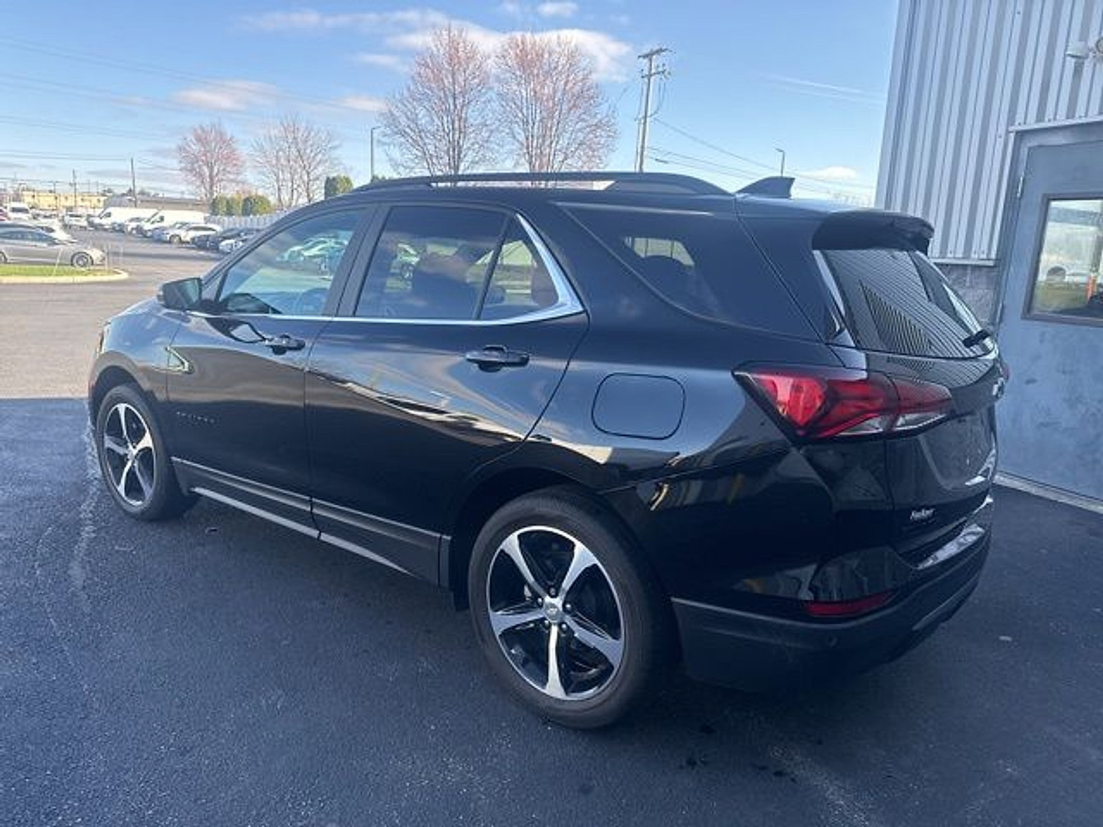 Used 2022 Chevrolet Equinox LT image 2
