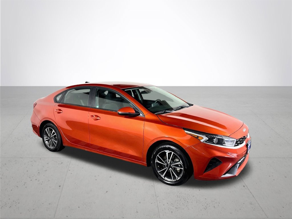 Used 2023 Kia Forte LXS w/ LXS Technology Package FWD image 4