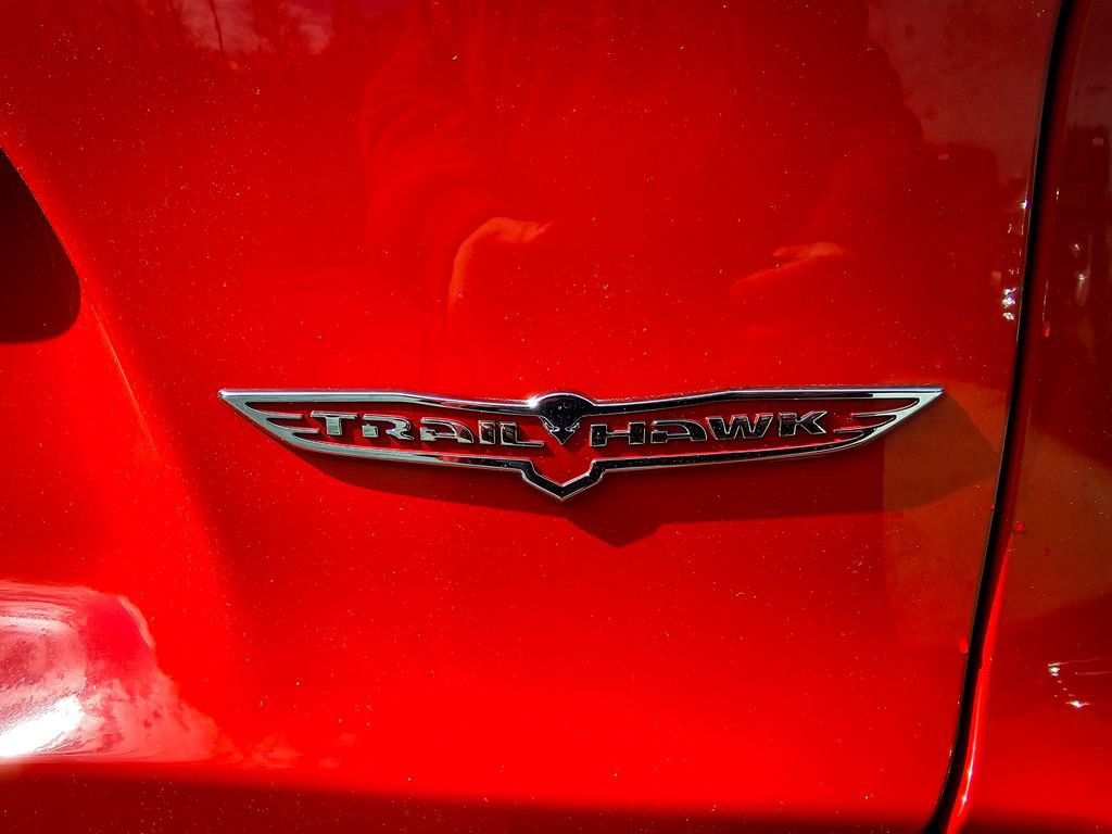 Used 2019 Jeep Cherokee Trailhawk w/ Comfort/Convenience Group image 9