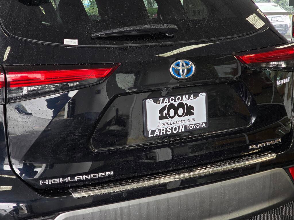 Used 2021 Toyota Highlander Platinum image 12