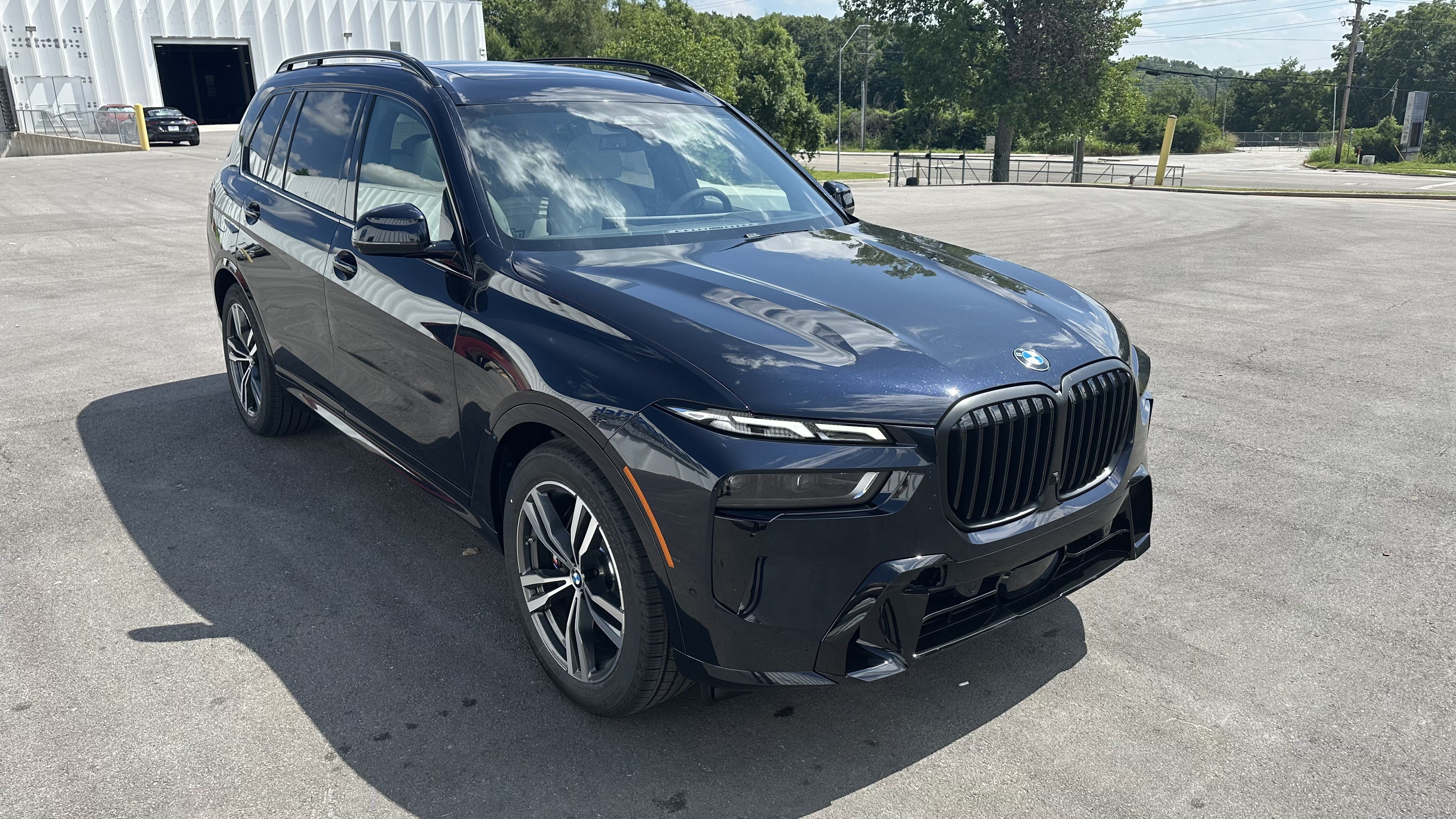 New 2027 BMW X7 xDrive40i w/ Executive Package AWD/4WD image 2