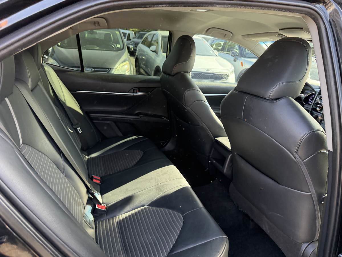 Used 2019 Toyota Camry SE FWD image 17