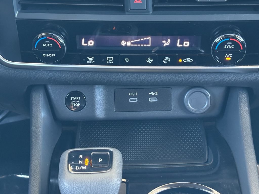 Used 2025 Nissan Rogue SV AWD/4WD image 16