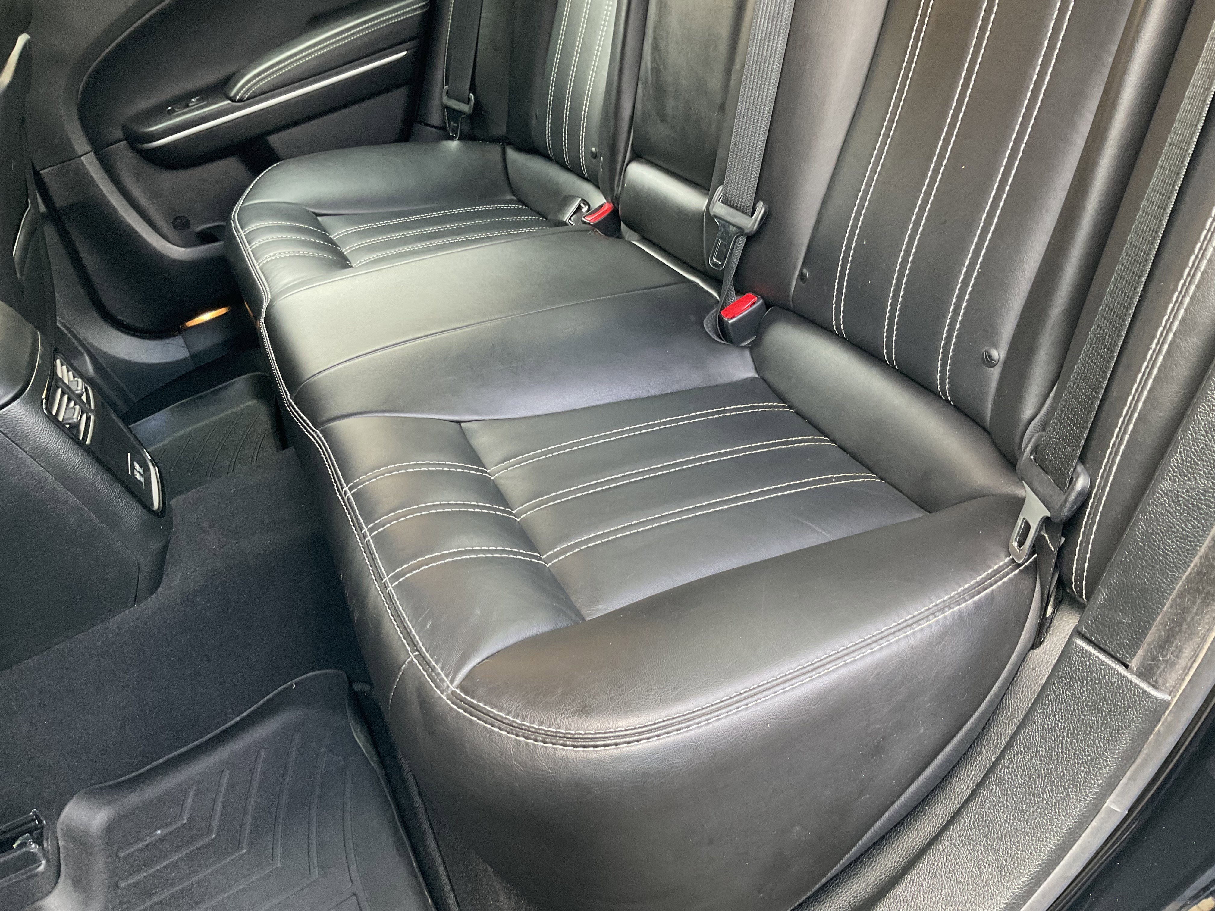 Used 2019 Chrysler 300 S AWD/4WD image 32