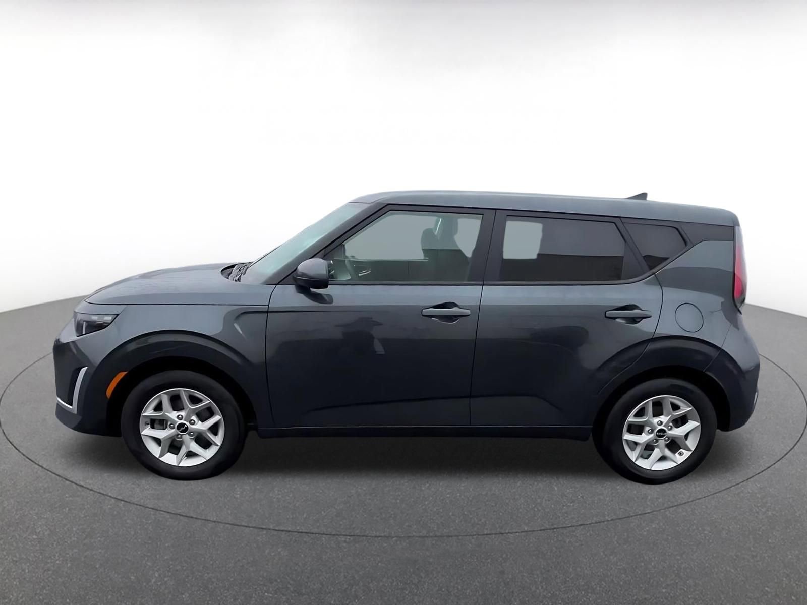 Used 2025 Kia Soul LX w/ LX Technology Package FWD image 8