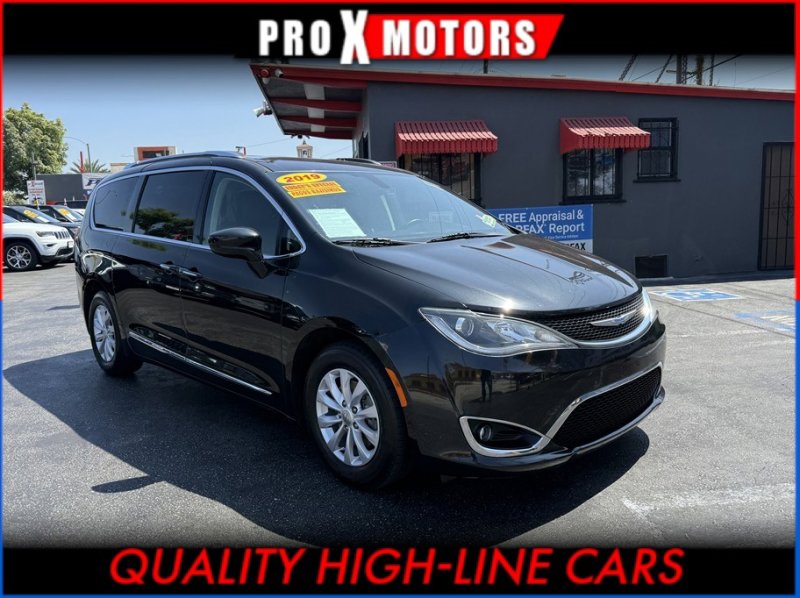 Used 2019 Chrysler Pacifica Touring-L