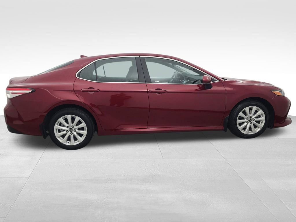 Used 2020 Toyota Camry LE image 4