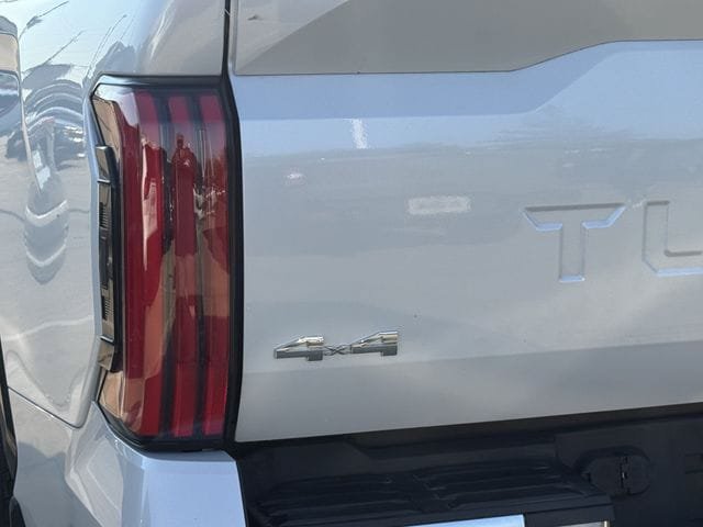 Used 2024 Toyota Tundra Limited AWD/4WD image 7