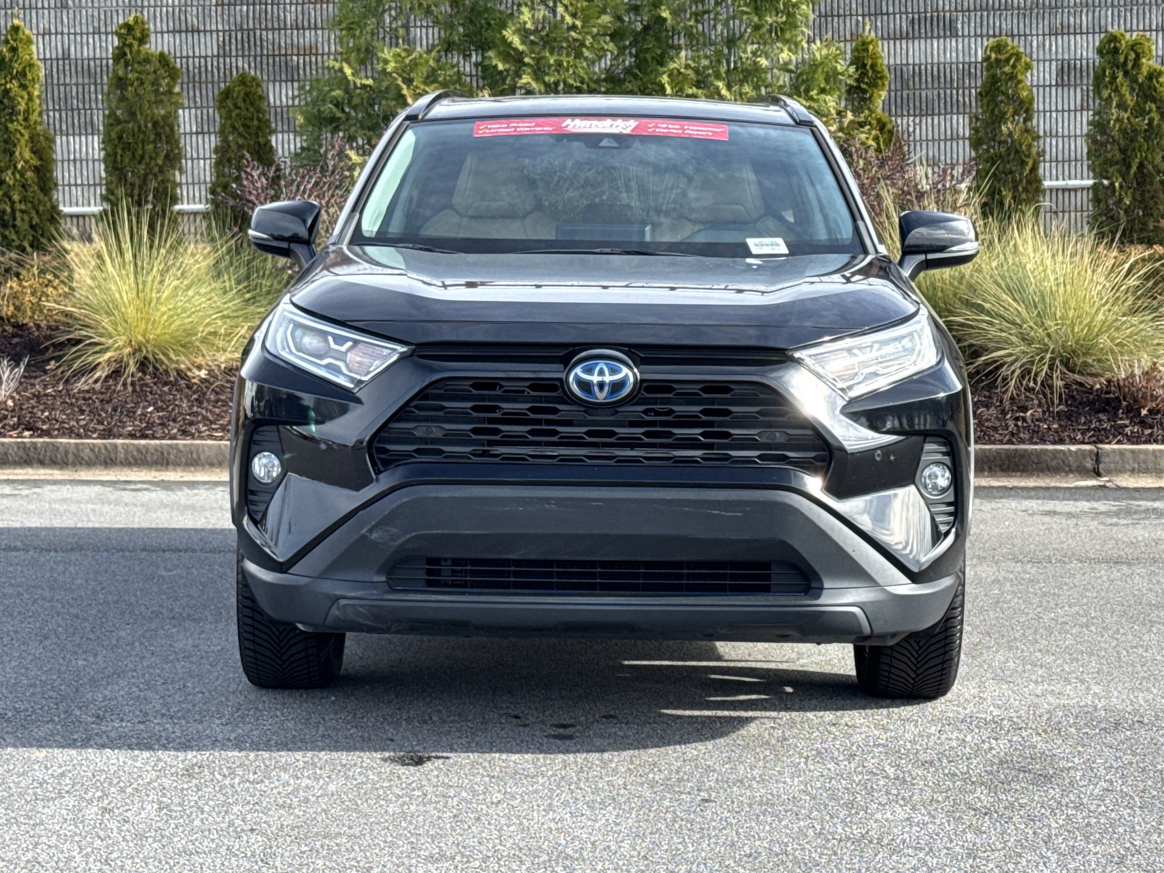 Used 2021 Toyota RAV4 XLE Premium image 3