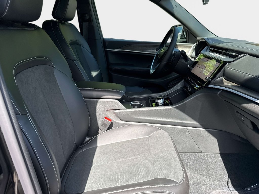 New 2027 Jeep Grand Cherokee Altitude AWD/4WD image 9