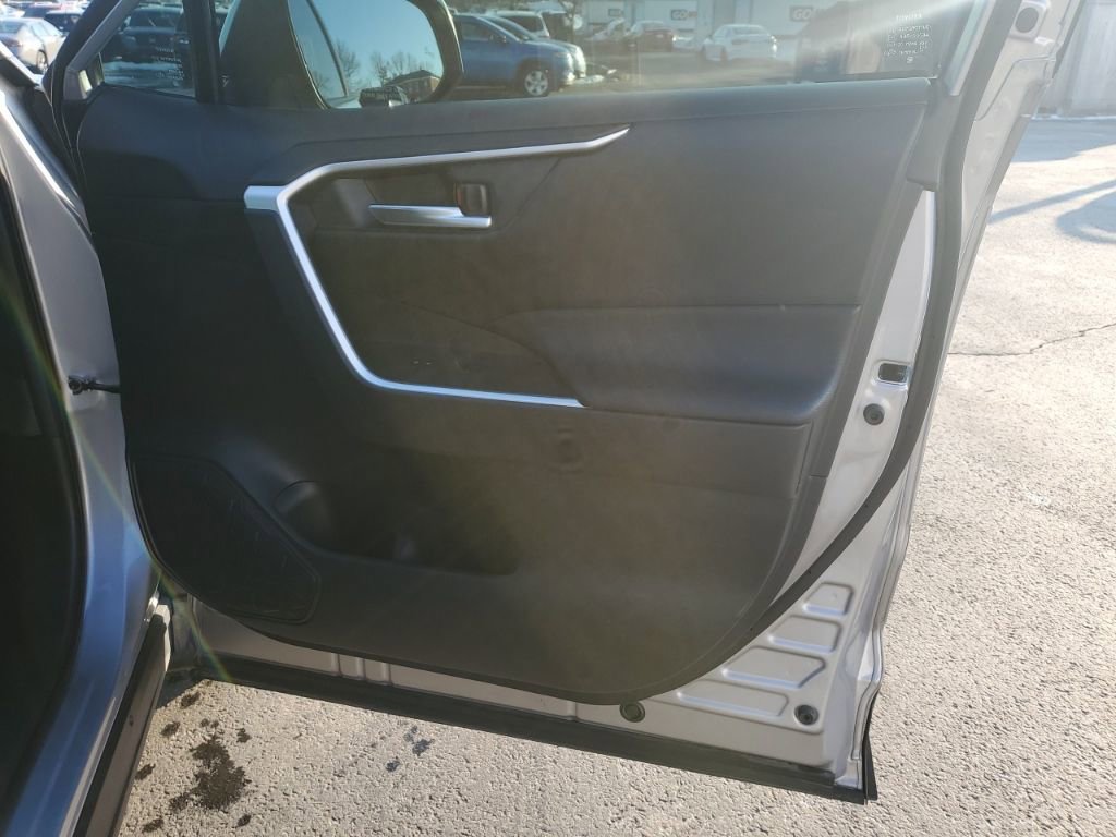 Used 2022 Toyota RAV4 SE w/ Convenience Package image 31