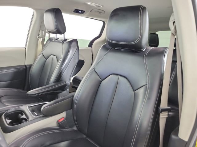 Used 2023 Chrysler Pacifica Touring-L FWD image 20