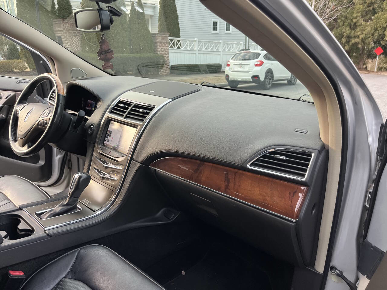 Used 2012 Lincoln MKX AWD image 12