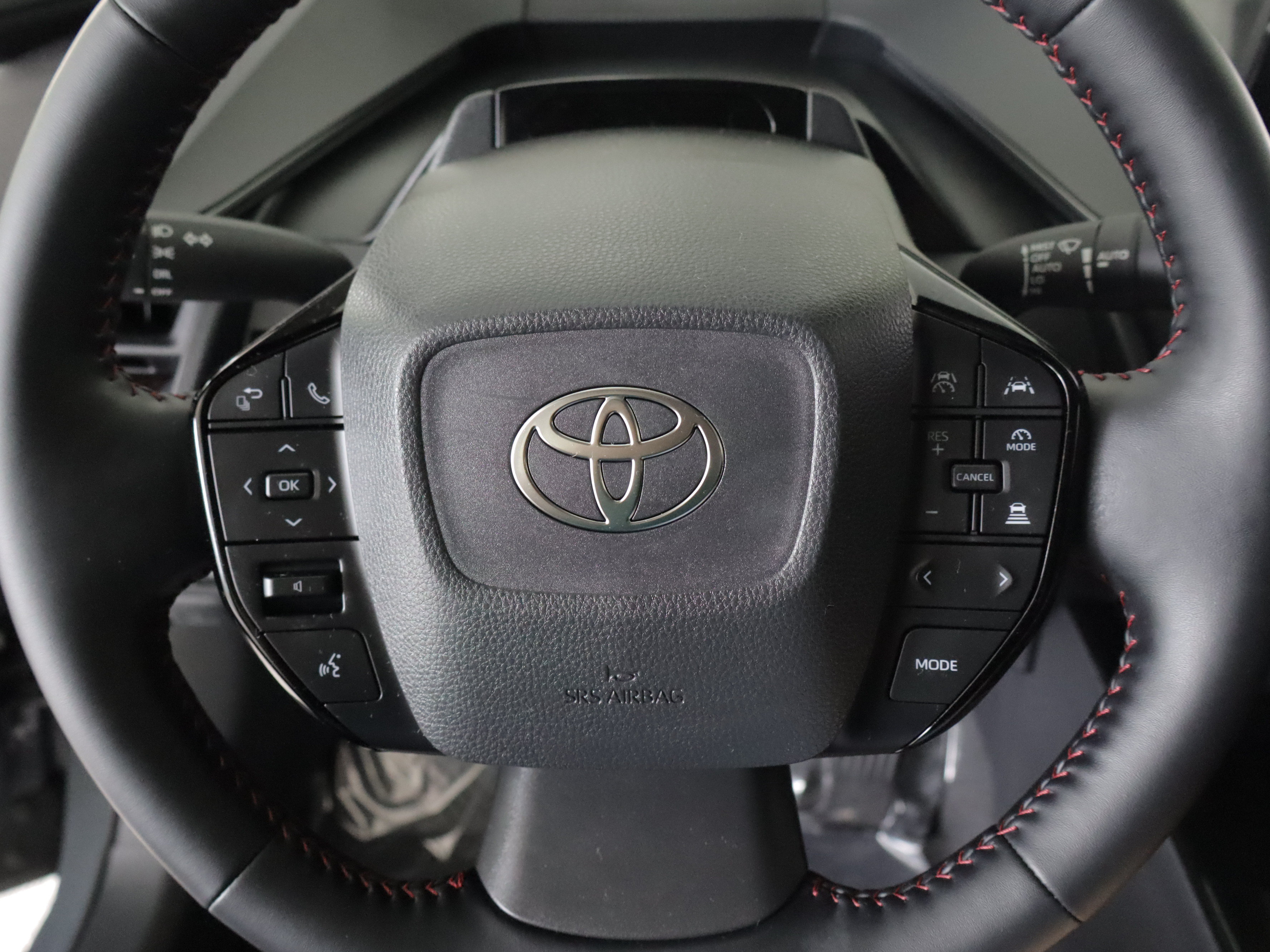Used 2026 Toyota Prius Plug-In Hybrid FWD image 12