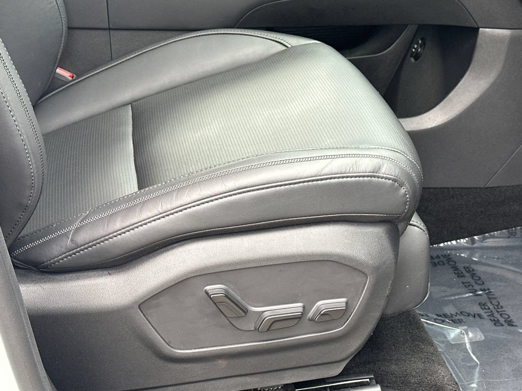 Used 2025 Hyundai Santa Fe Calligraphy AWD/4WD image 14