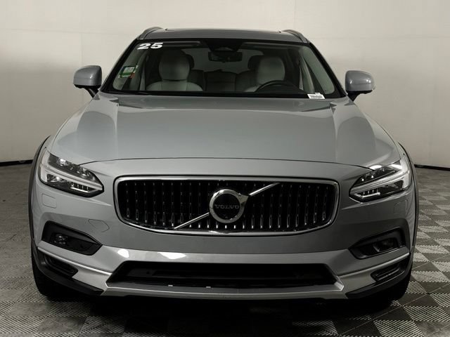 Used 2025 Volvo V90 B6 Cross Country Ultra w/ Climate Package AWD/4WD image 11