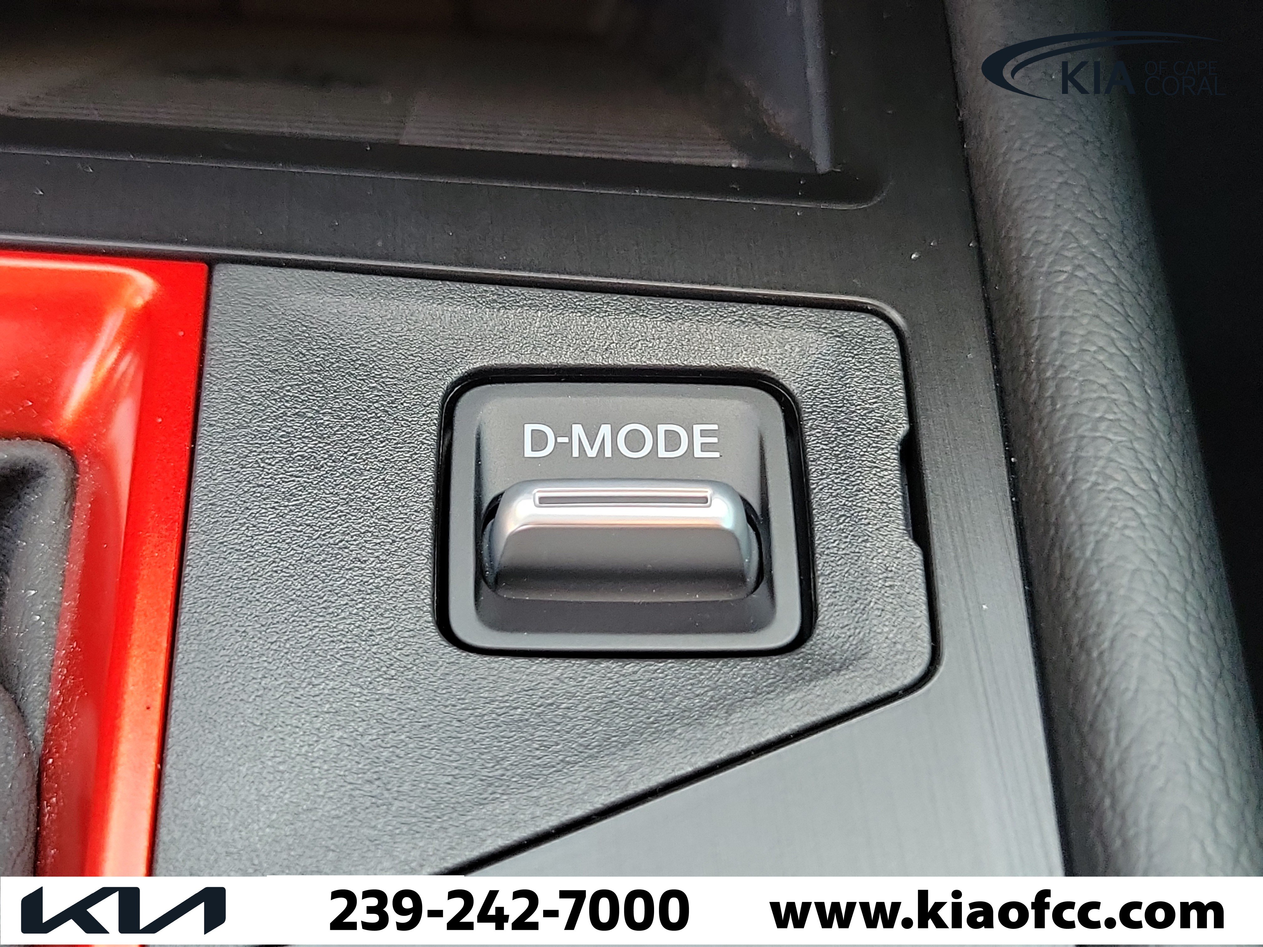 Used 2025 Nissan Kicks SR FWD image 29