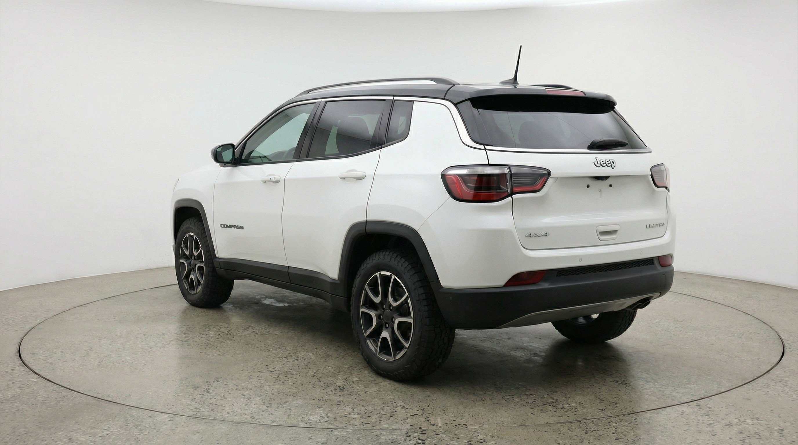 Used 2025 Jeep Compass Trailhawk image 6