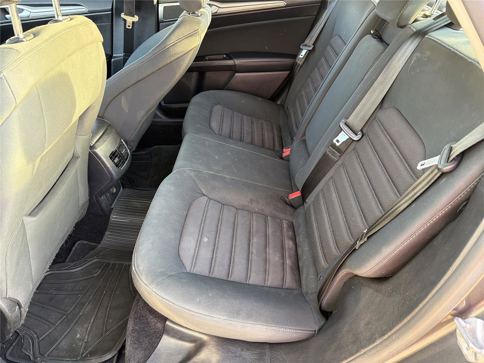 Used 2017 Ford Fusion SE w/ Fusion SE Technology Package image 18