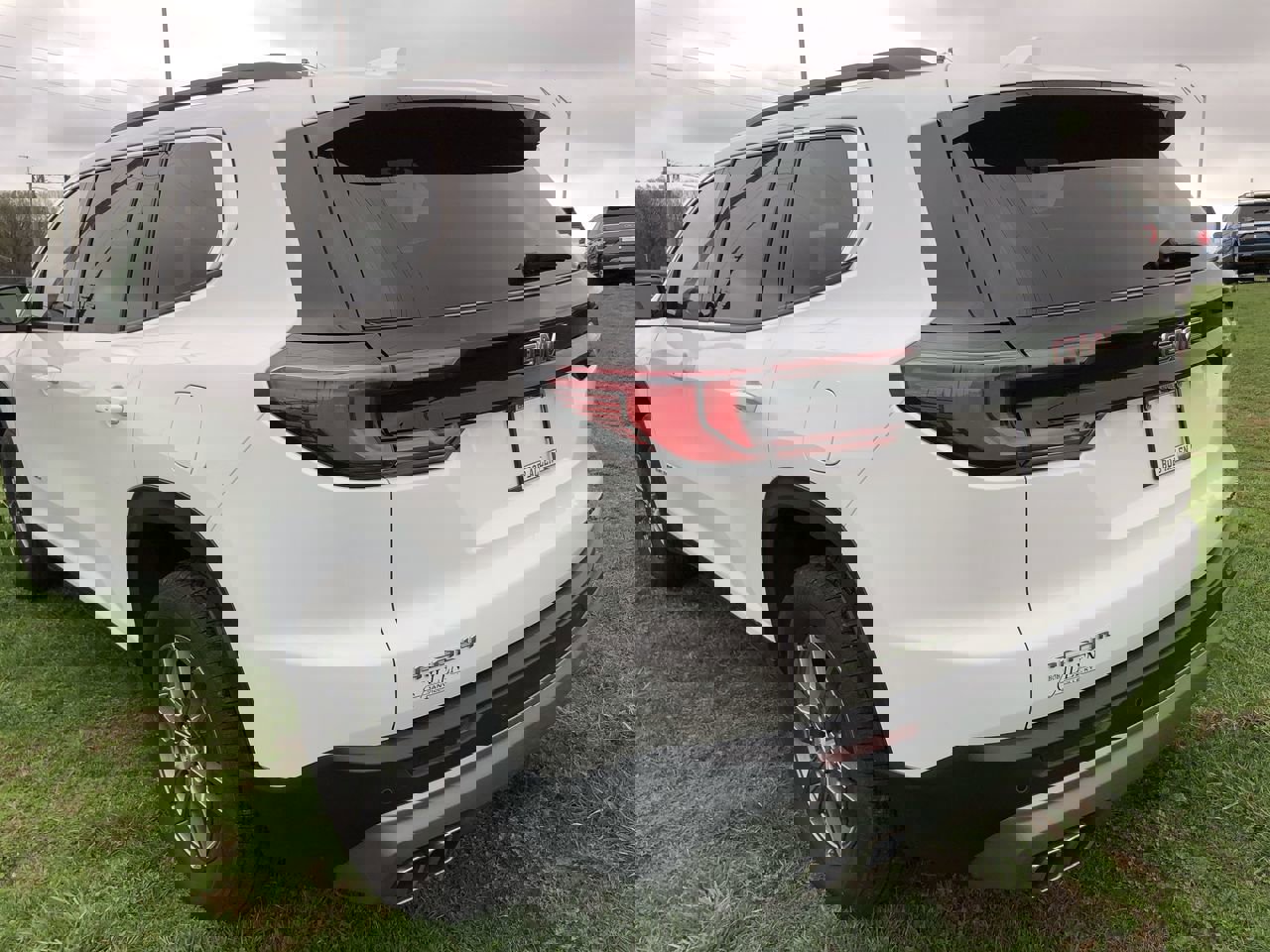 Used 2025 GMC Acadia Elevation image 4