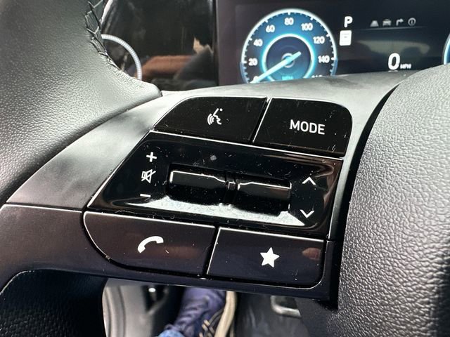 Used 2025 Hyundai Elantra SEL image 32