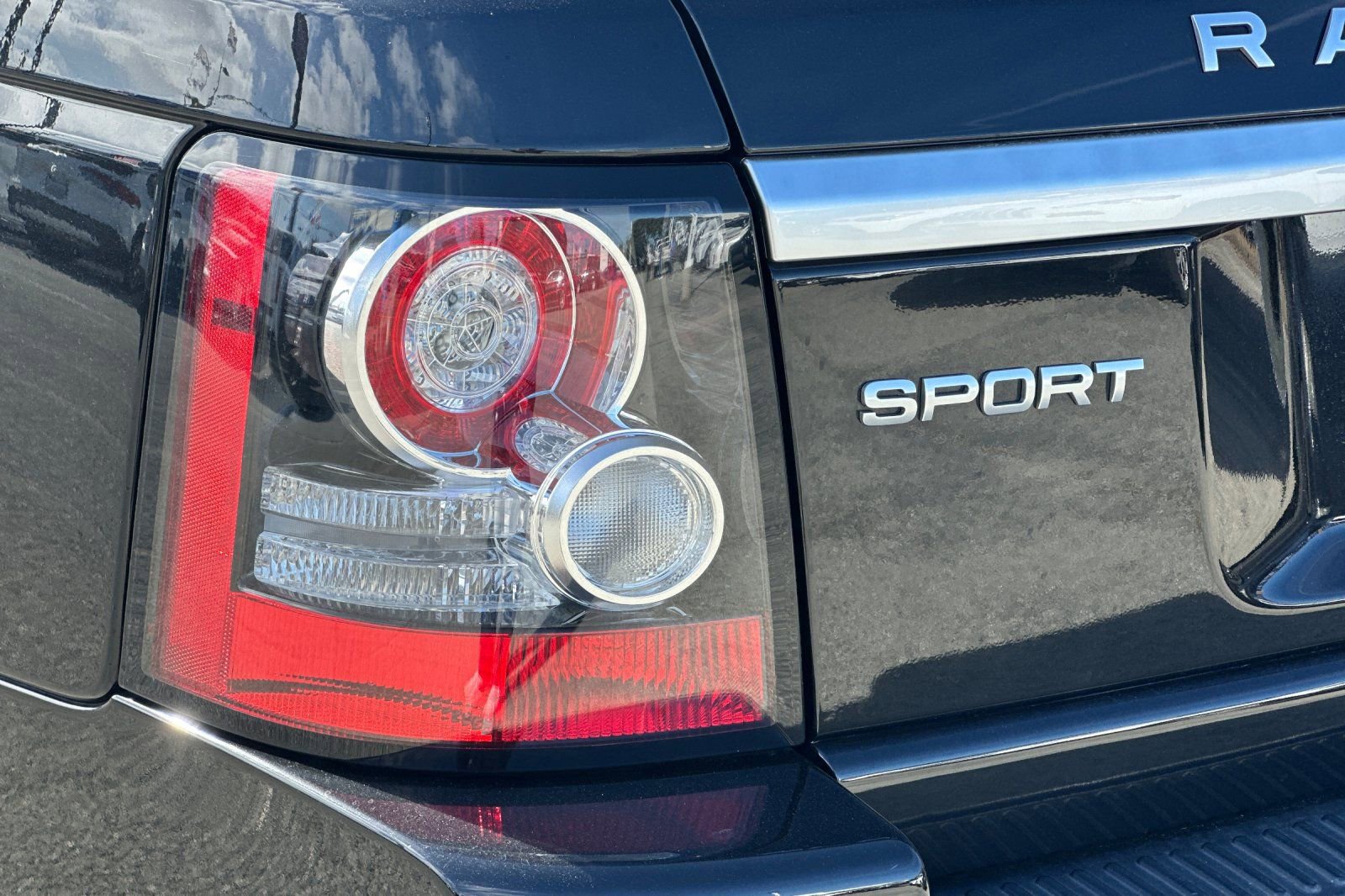 Used 2013 Land Rover Range Rover Sport HSE LUX image 37