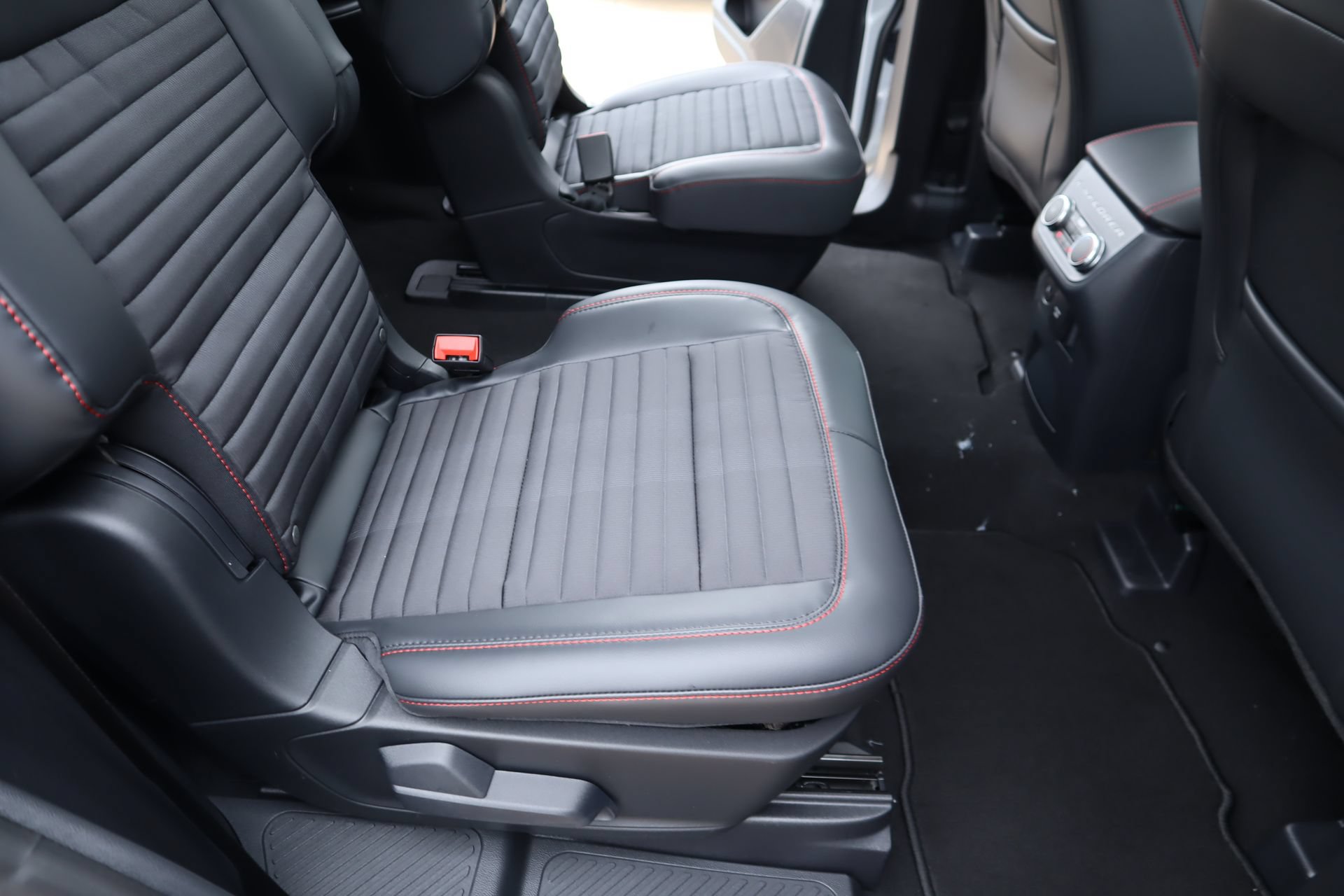 New 2026 Ford Explorer ST-Line w/ ST-Line Street Pack AWD/4WD image 15