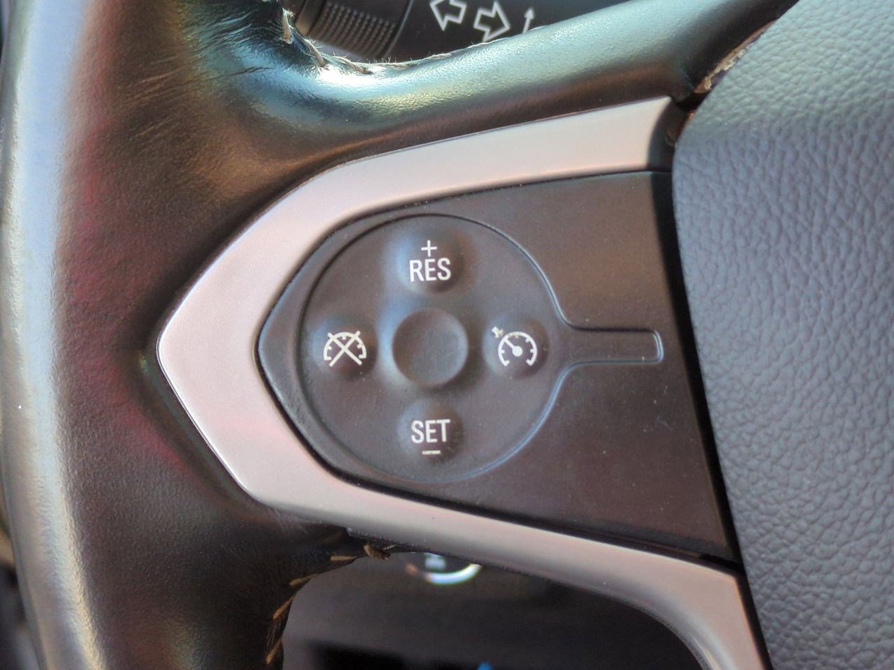 Used 2022 Chevrolet Colorado LT w/ LT Convenience Package image 11