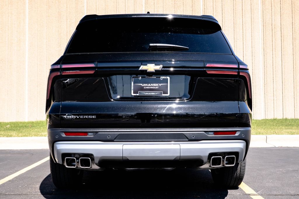 Used 2025 Chevrolet Traverse LT image 8
