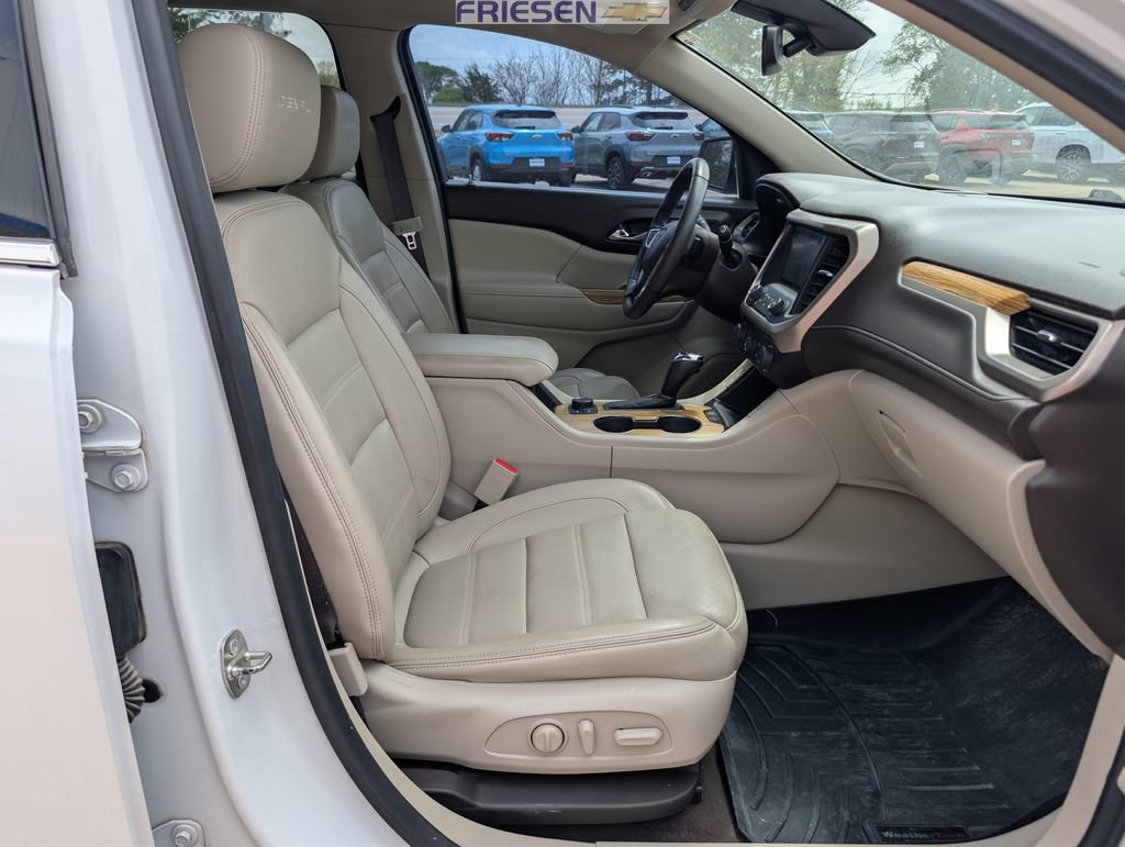 Used 2017 GMC Acadia Denali w/ Technology Package AWD/4WD image 25