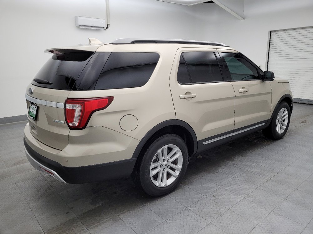 Used 2017 Ford Explorer XLT w/ Equipment Group 202A image 10