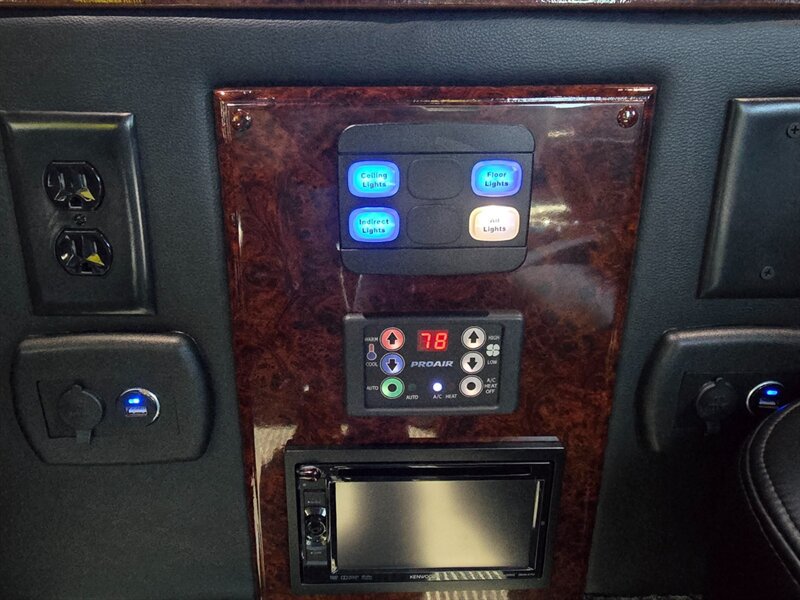 Used 2014 Mercedes-Benz Sprinter 2500 image 9