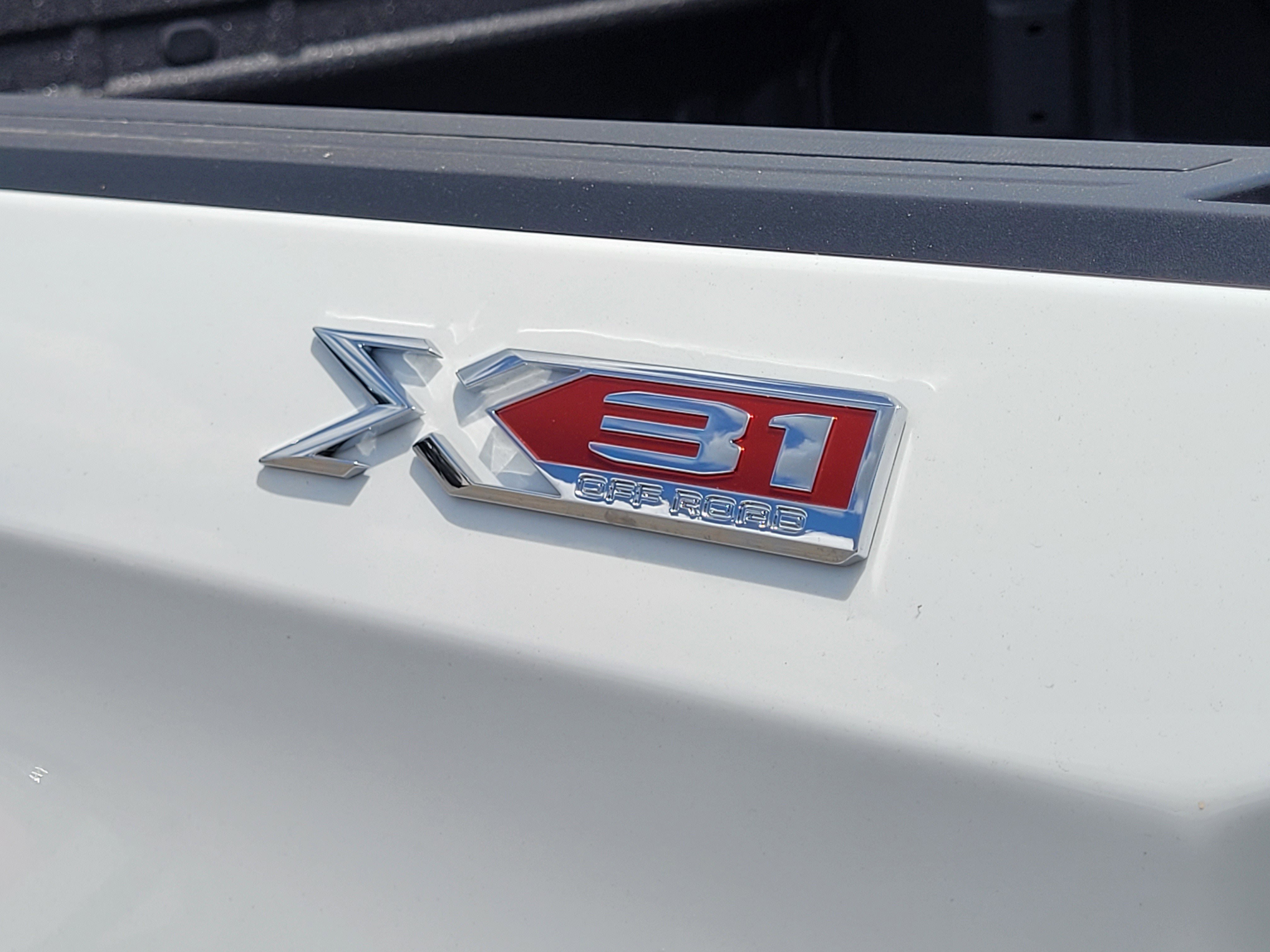 New 2026 GMC Sierra 1500 SLT w/ SLT Premium Plus Package AWD/4WD image 8