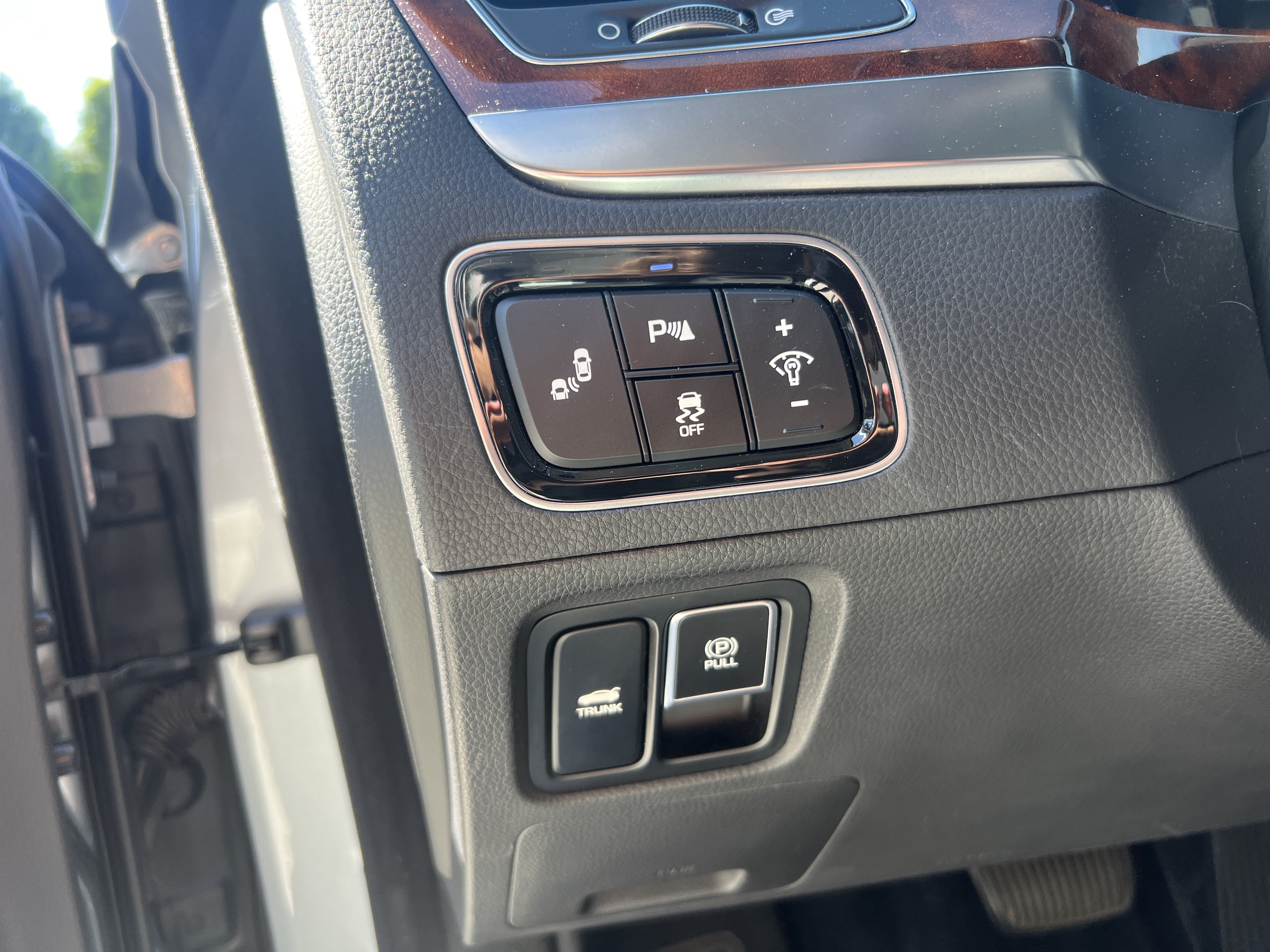 Used 2014 Hyundai Equus Signature RWD image 17