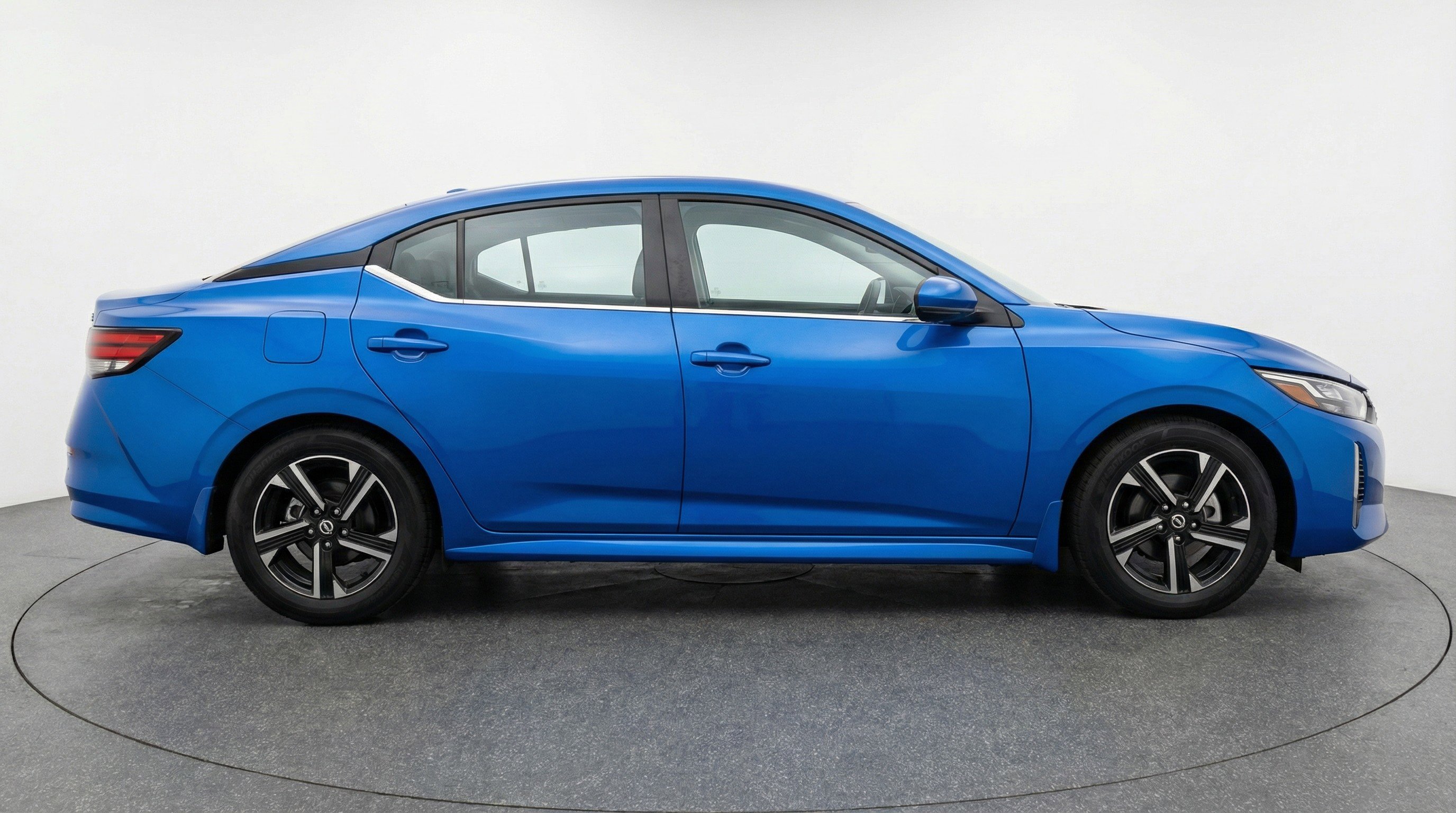 Used 2025 Nissan Sentra SV image 11